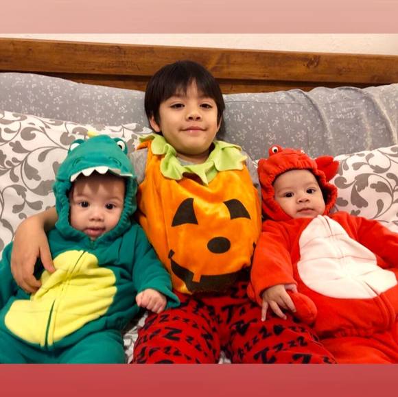 Meet your Posher, Javier - Picture 1 of 1